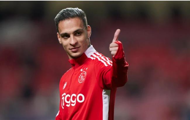 Rivaldo khuyen Antony den MU