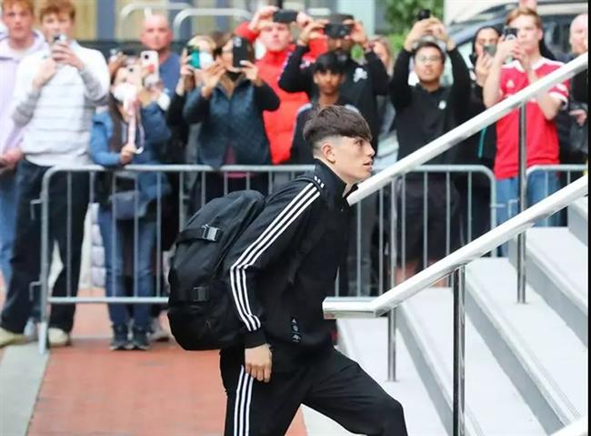 Sao trẻ người Argentina gây bất ngờ cho Erik ten Hag