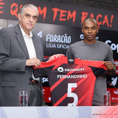 Fernandinho công bố bến đỗ mới 1