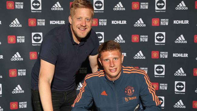 MU ký hợp đồng với trung vệ trẻ 1