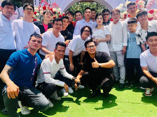 Dàn sao HAGL diện đồ bao ngầu, dự đám cưới thủ môn Văn Trường 1
