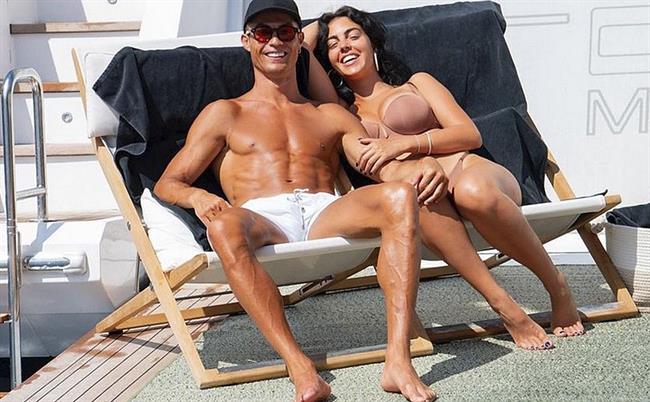 Ronaldo du lịch ở Majorca trước ngày chốt tương lai tại MU