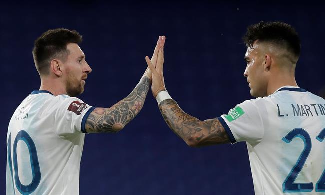 Lautaro Martinez qua mat Lionel Messi