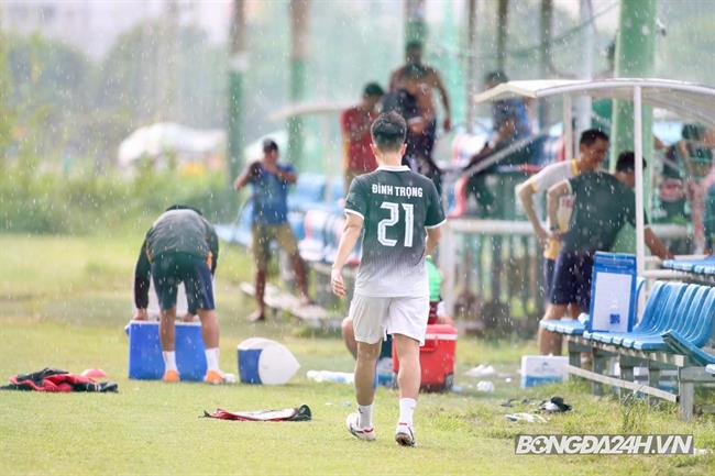 Đáng lo cho trung vệ thép Trần Đình Trọng