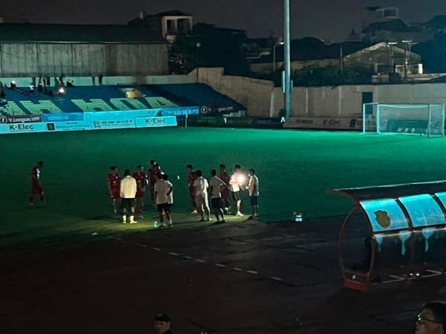 Sự cố khó đỡ trong trận đấu giữa Thanh Hóa vs Nam Định 2