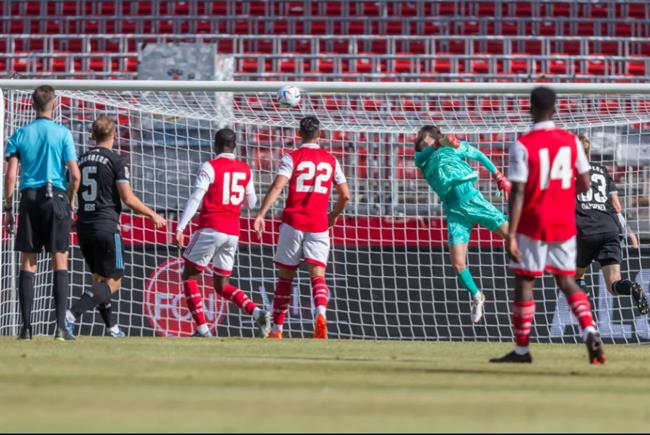 Thu mon Matt Turner bi chi trich sau tran ra mat Arsenal