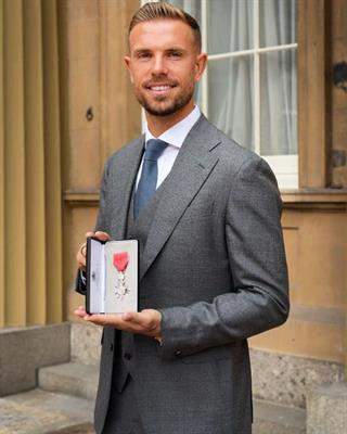 Đội trưởng Liverpool nhận vinh dự lớn từ Hoàng gia Anh 1