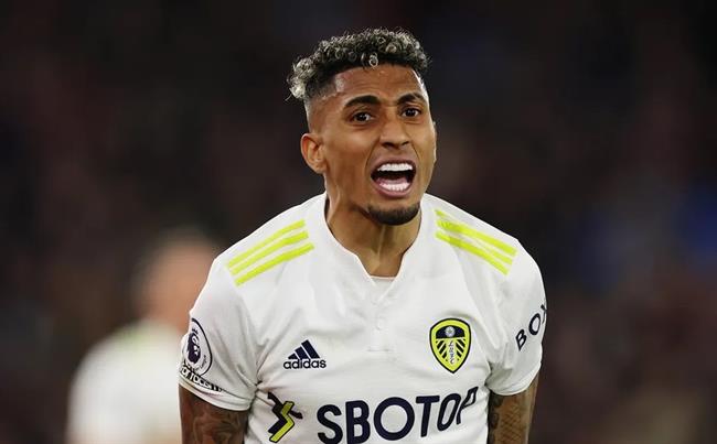 Raphinha bị loại khỏi đội hình Leeds, chờ ngày đến Barca