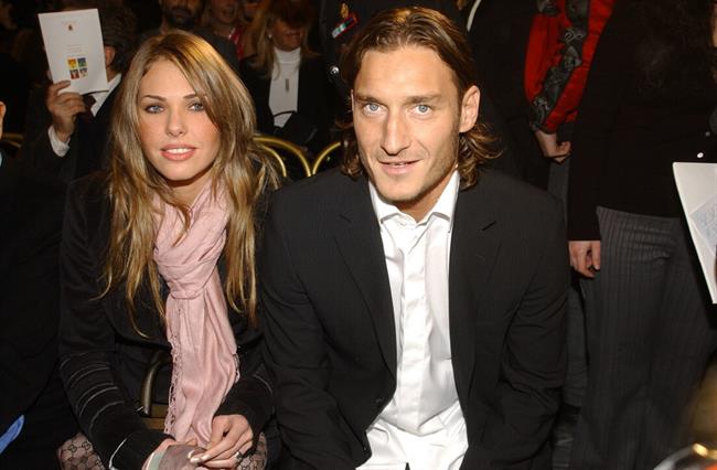 Francesco Totti chia tay vo sau 17 nam gan bo