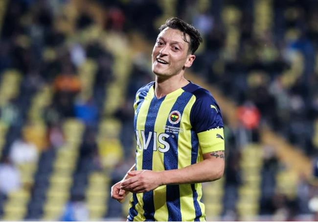Mesut Ozil roi Fenebahce