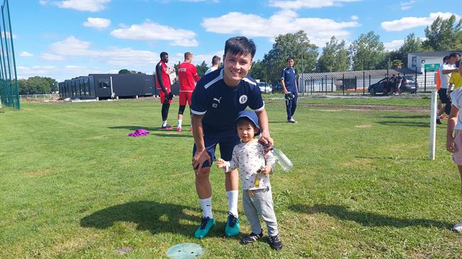 CLB của Quang Hải thắng vất vả đội hạng 4 Pháp trong trận cầu có 3 thẻ đỏ