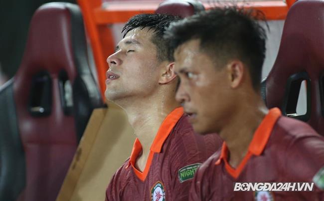 Đình Trọng bất ngờ thanh minh về hành động thiếu chuyên nghiệp trên sân