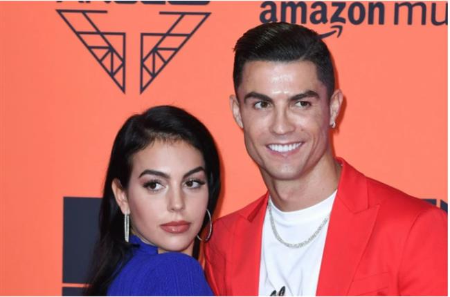 Georgina Rodriguez muon Ronaldo tro lai Tay Ban Nha