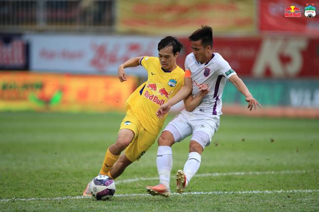 HLV Kiatisuk lý giải chuyện Văn Toàn làm đội trưởng, chưa hài lòng về HAGL