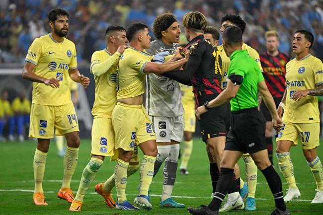 Video Jack Grealish xô xát với thủ môn Ochoa 1