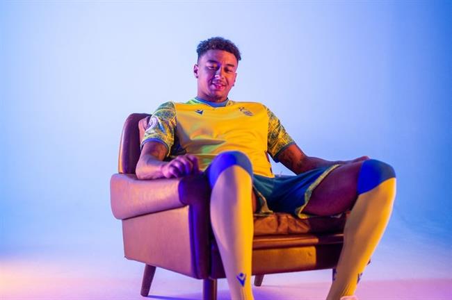 Lingard nhận bão chỉ trích khi viết sai tên CLB Nottingham Forest Lingard nhan bao chi trich khi viet sai ten CLB Nottingham Forest