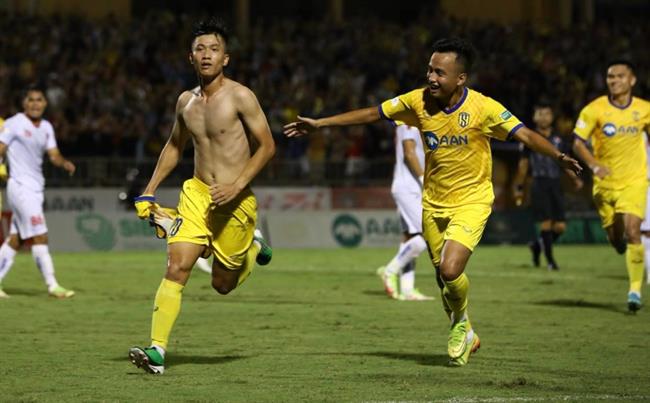 HLV Chu Đình Nghiêm: Phan Văn Đức chỉ cần 1 phút loé sáng