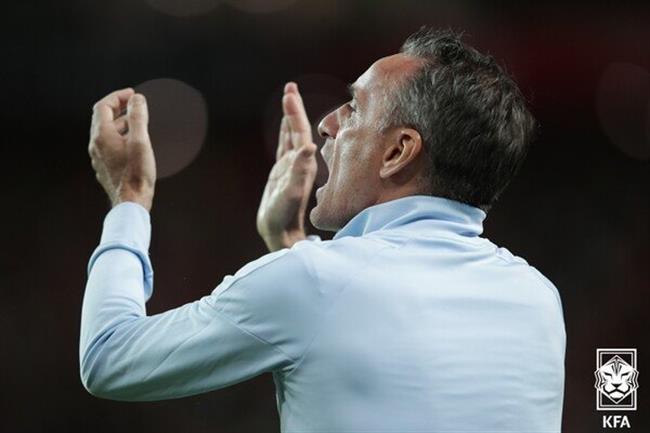 Báo Hàn mượn thầy Park để chỉ trích HLV trưởng tuyển Hàn Quốc