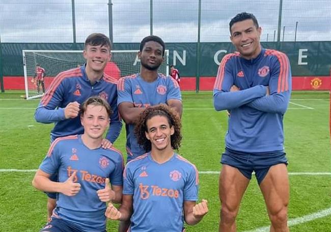 Ronaldo chính thức trở lại tập luyện cùng MU