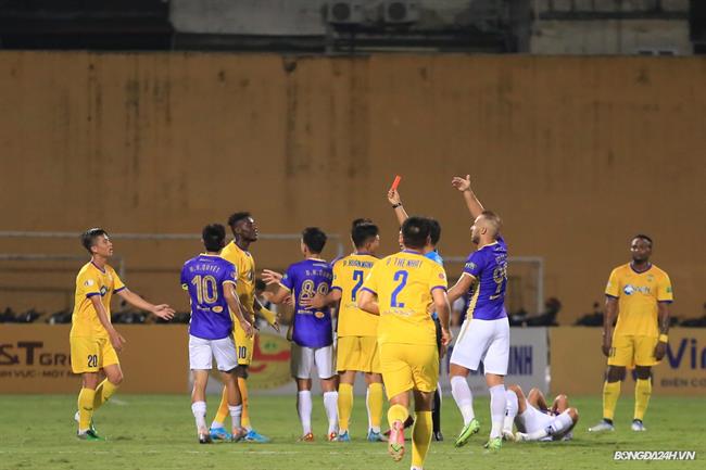 Văn Quyết nói gì sau trận Hà Nội 2-1 SLNA?