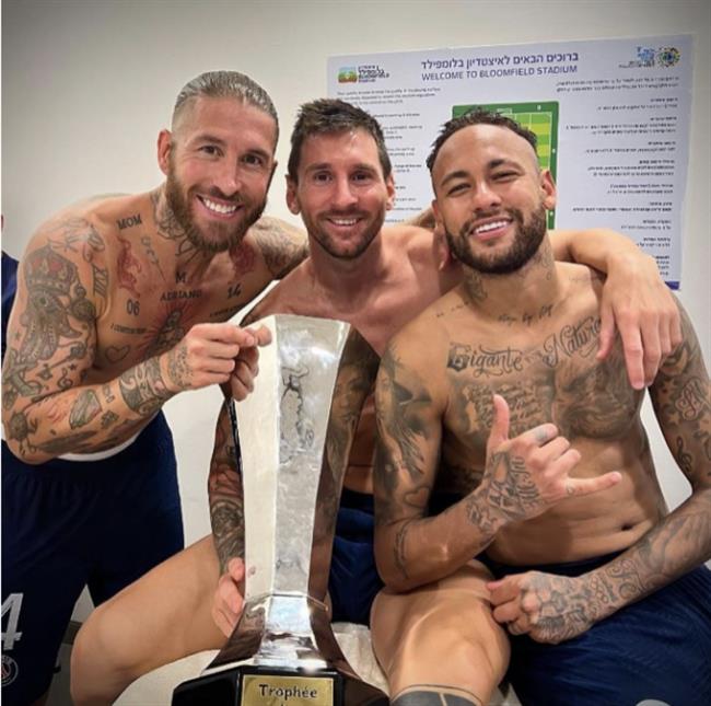 Ramos ben canh Messi va Neymar