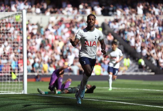 Conte chia sẻ lí do không dùng tân binh ở trận mở màn 1