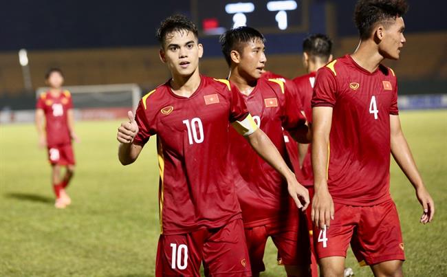 Khuat Van Khang U19 Viet Nam danh bai U19 Malaysia