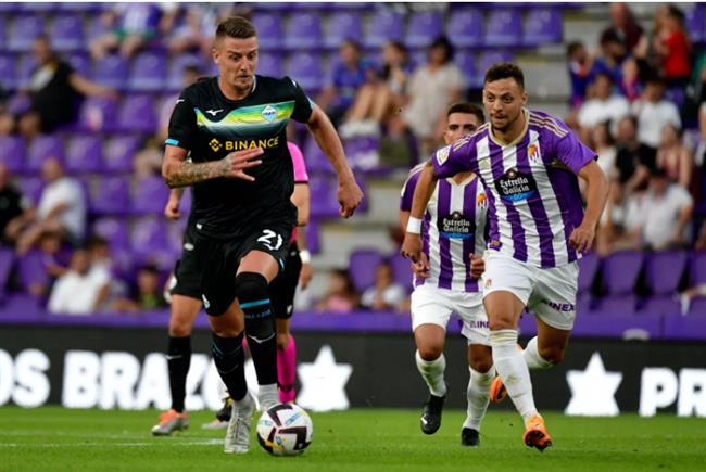 Gặp khó vụ De Jong, MU quyết mua bằng được Milinkovic-Savic