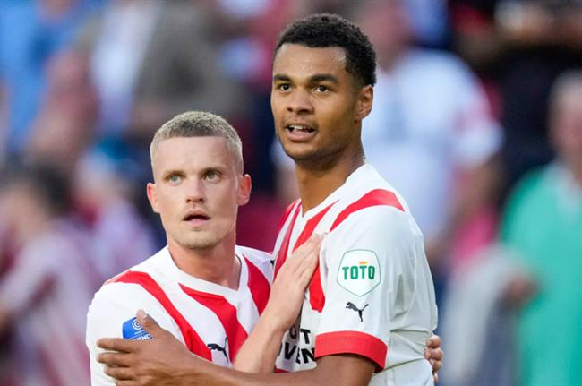 Arsenal vao cuoc dua gianh Cody Gakpo