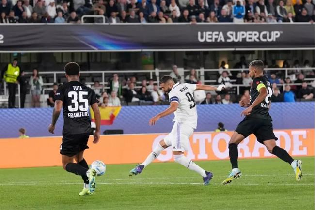 Carlo Ancelotti thừa nhận một điều về Karim Benzema?