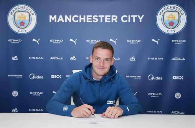 CHÍNH THỨC: Man City có hậu vệ cánh mới
