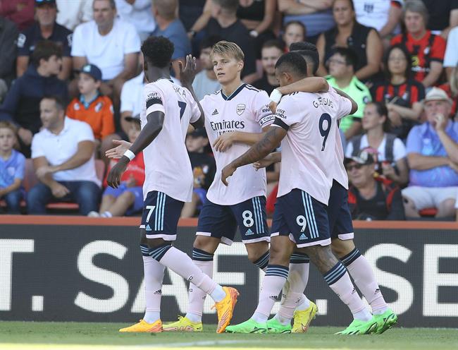 Arsenal danh bai Bournemouth 30