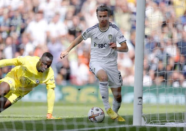 Tiền vệ Leeds nói gì sau khi biến Mendy thành gã hề?