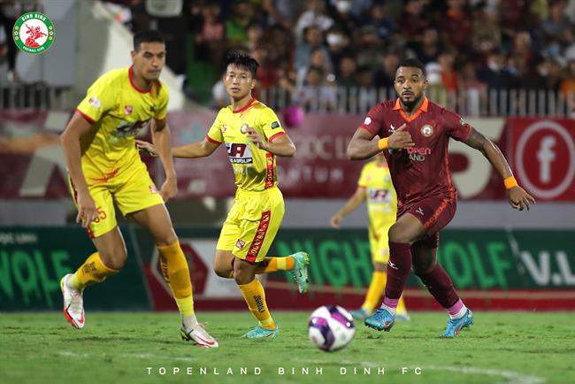 Trợ lý trọng tài tước bàn thắng của Thanh Hoá nghỉ làm nhiệm vụ ở vòng 14 VLeague 1