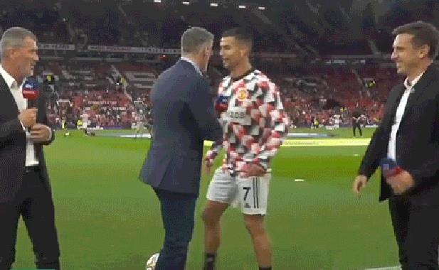 Cristiano Ronaldo khiến Jamie Carragher bẽ mặt