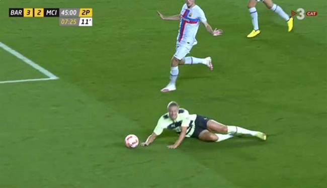 VIDEO: Erling Haaland kiếm 11m trước Barca gây tranh cãi