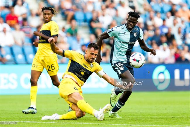 Quang Hải nhắn nhủ điều đặc biệt đến thủ quân Pau FC 1