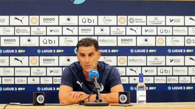 HLV Pau FC nói lời phũ phàng về màn trình diễn của Quang Hải và đồng đội