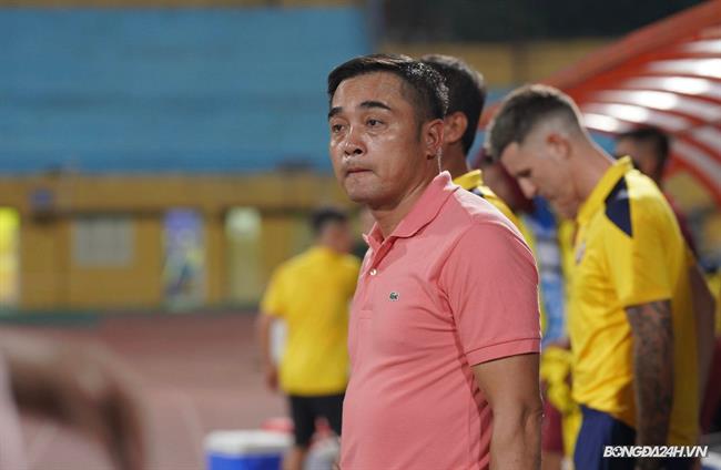 HLV Nguyễn Đức Thắng nhận án phạt nặng từ VFF sau trận gặp HAGL