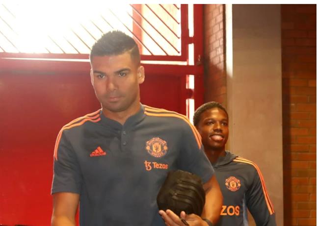 Erik ten Hag giải thích lý do Antony đá chính, Casemiro dự bị