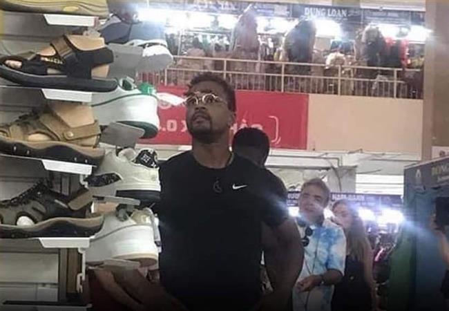 Patrice Evra gây sốt khi xuất hiện ở Hà Nội 1