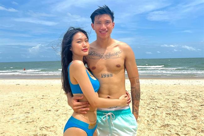 Đoàn Văn Hậu khoe ảnh đi biển cực nuột với bạn gái