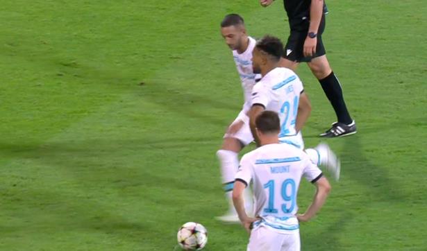 Hakim Ziyech Người khiến đêm thảm họa của Chelsea thêm buồn bã 2