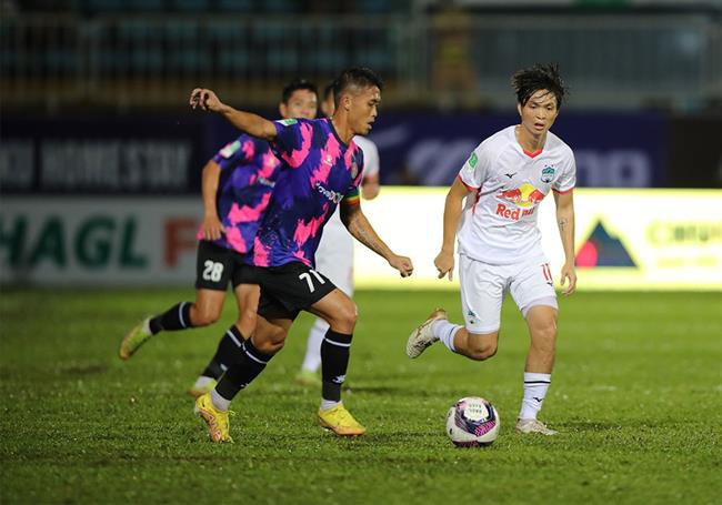 Tiền vệ HAGL nhắn nhủ điều đặc biệt đến các cầu thủ trẻ lần đầu lên tuyển 1