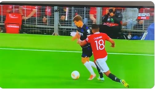 Casemiro trở thành trò cười trên MXH