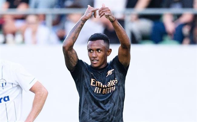 Ghi bàn trong ngày ra mắt, Marquinhos được so sánh với Gnabry