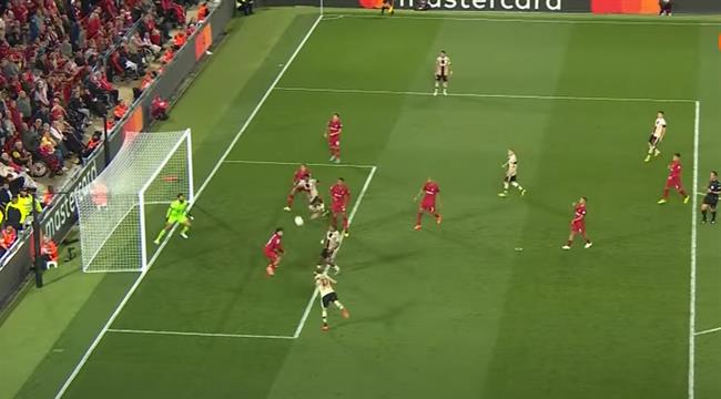Pha bỏ lỡ của Daley Blind là lý do khiến Ajax phải nhận thất bại trước Liverpool