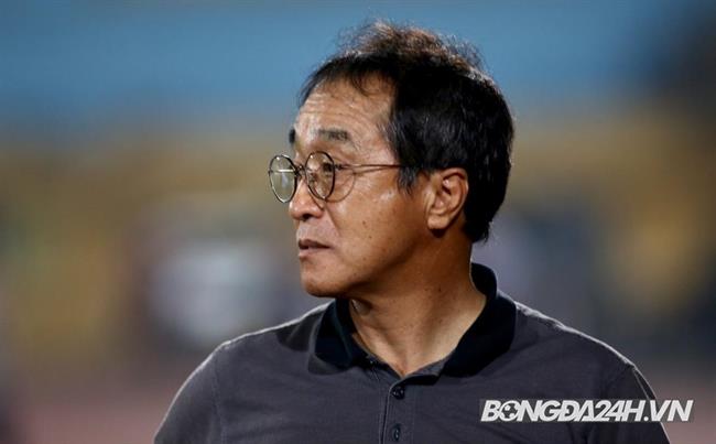 Cánh tay phải của HLV Park Hang Seo có thể cầm quân tại V-League