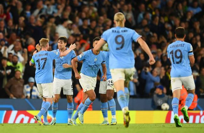 Pep khen ngoi ban thang cua John Stones