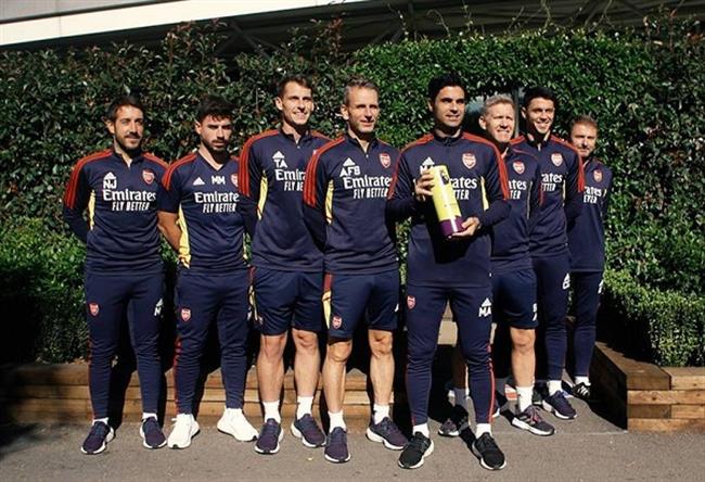 Arsenal thăng hoa, HLV Mikel Arteta được vinh danh